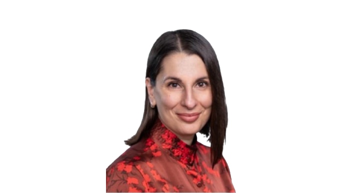 Maria Saros' headshot
